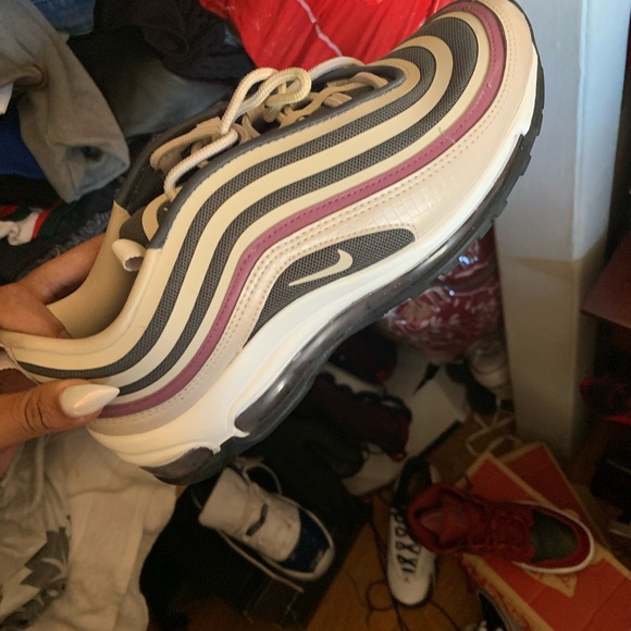 Sneakers - Picture 2 of 8